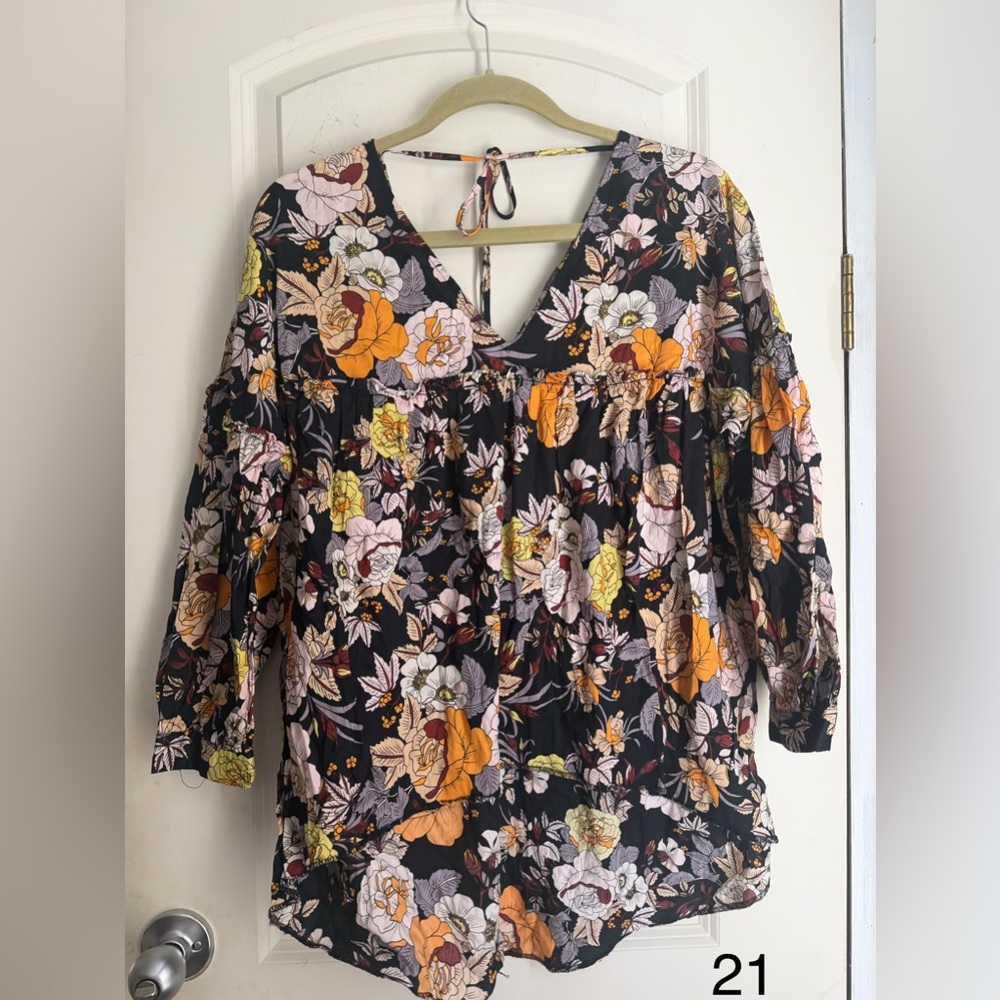 Women’s Who What Wear Target Mixed Floral Long Sleeve Tiered top tunic goth